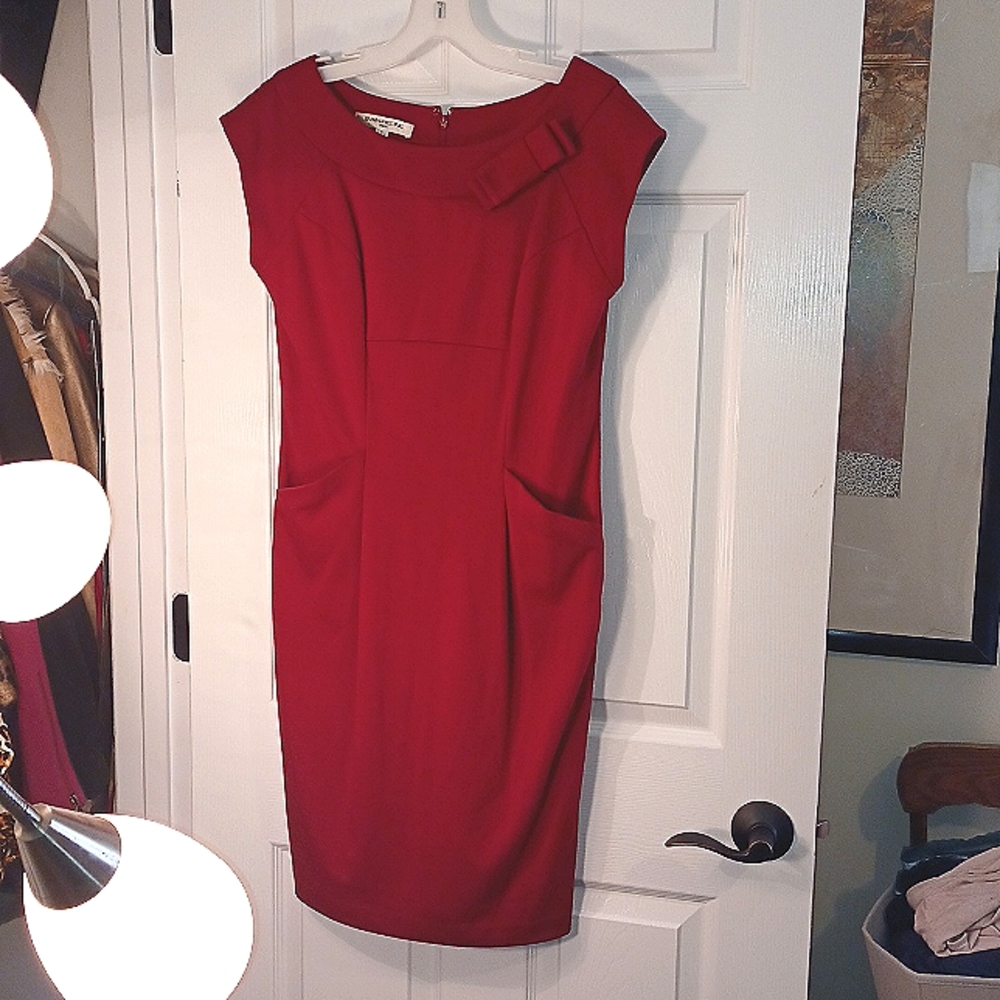 Evan-Picone red dress with bow and pockets. size 8.
